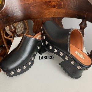 Labucq black clog